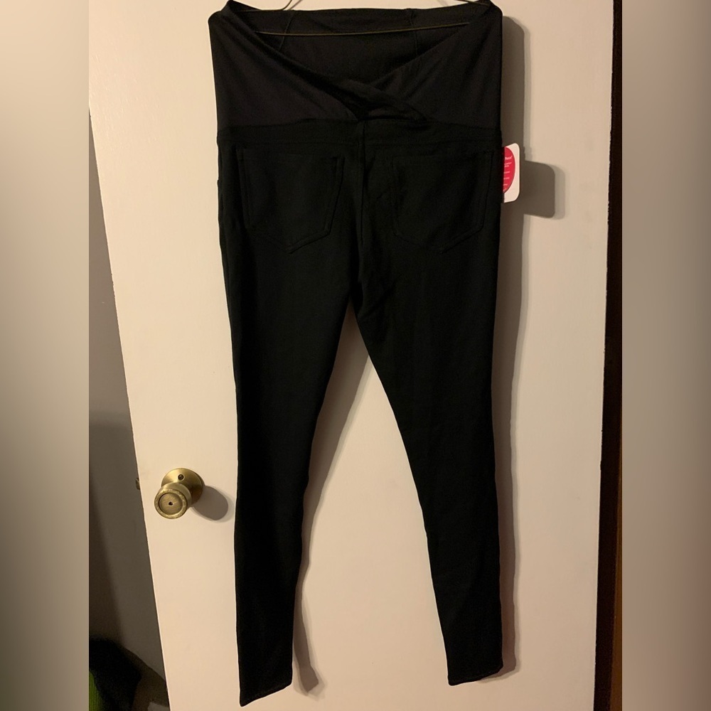 Maternity Leggings. Ingrid & Isabel. CROSSOVER Size SMALL -Black (Ebony). Pants
